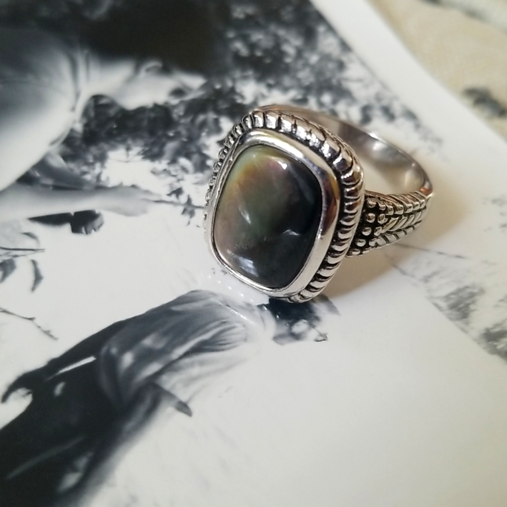 NWOT Mother of Pearl Ring